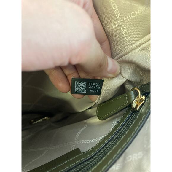 MICHAEL KORS, PEBBLED LEATHER OLIVE GREEEN LARGE HANDBAG - Picture 16 of 16